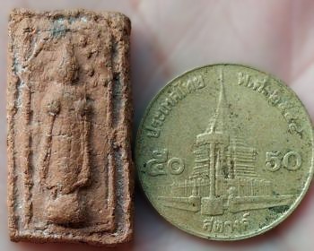 *พิมพ์ยืนปรกโพธิ์ เนื้อดิน กรุวัดห้วยเขน หลวงพ่อเงิน วัดบางคลาน พิจิตร*