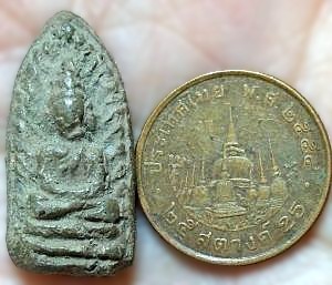 *พระรอดเล็ก เนื้อดิน ท่านพ่อลี วัดป่าคลองกุ้ง จันทบุรี ปี๒๔๙๖*