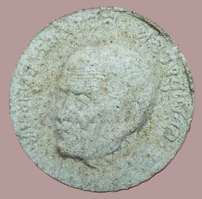 *จันทร์ลอยรูปเหมือนหลวงปู่เผือก วัดสาลีโข นนทบุรี ปี๒๕๒๒ พิมพ์เล็ก เนื้อว่าน*