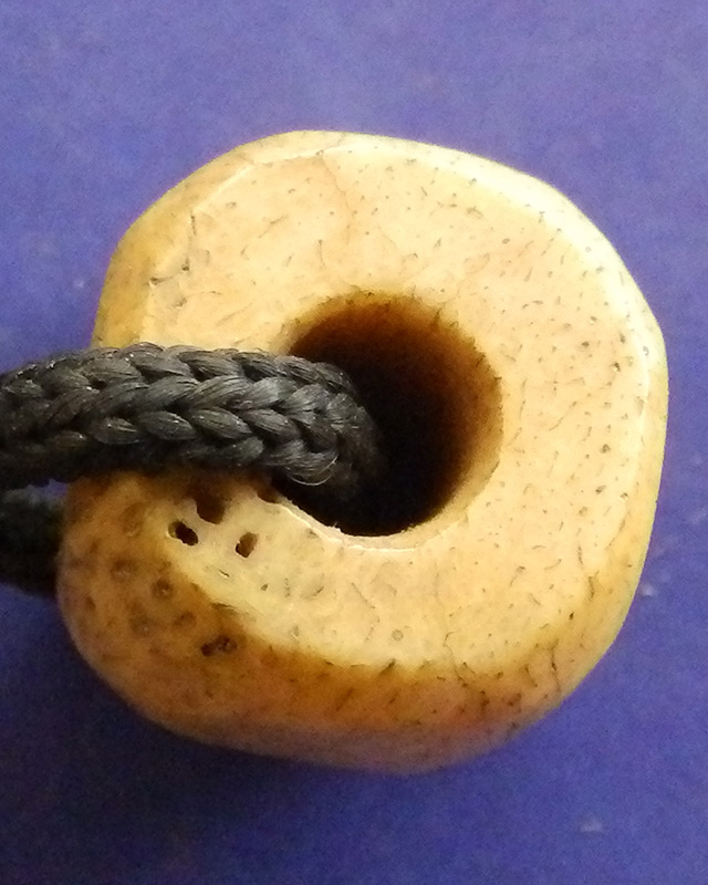 ลูกคั่นกระดูกแกะ เก่าๆ ขนาด 1.2-1.3 ซ.ม.