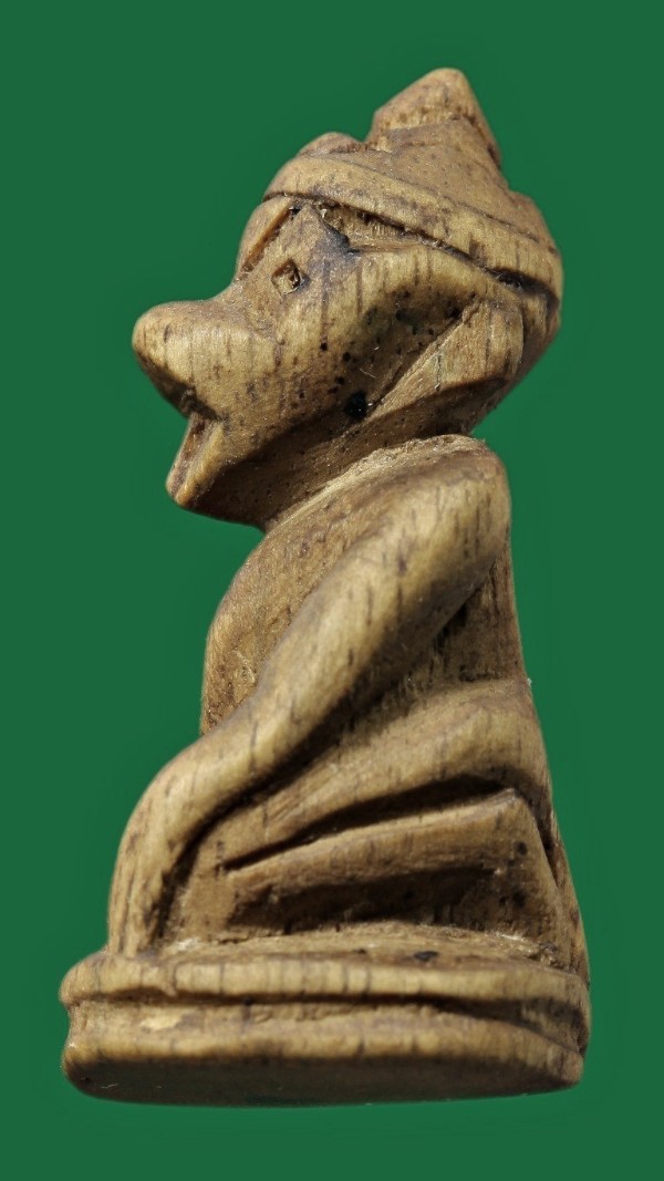 หนุมานหน้ากระบี่ ไม้รากรักแกะ ขนาด ๑.๓*๑.๕*๓.๐ ซม.