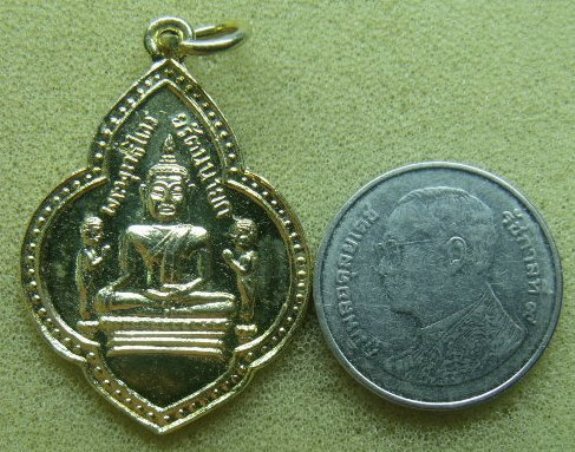 **เบาๆ**เหรียญพระพุทธไตรยรัตนนายก วัดพนัญเชิง กรุงเก่า จ.อยุธยา**กะไหล่ทอง สวยๆ เชิญชม 