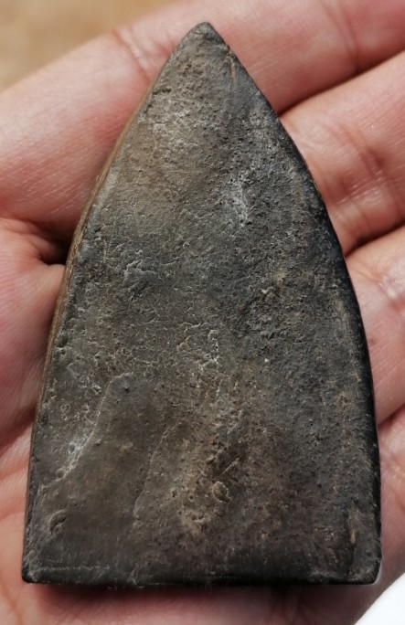 พระขุนแผนขี่ไก่ เนื้อดิน หลวงพ่อกวย วัดโฆสิตาราม ยุคต้น ประมาณปี 2500-2509 เคาะเดียว