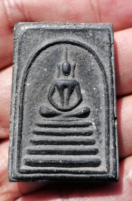 พระสมเด็จพิมพ์เทวดา​ ฐาน​ 5​ ชั้น เนื้อน้ำมันผสมใบลาน หลวงพ่อกวย วัดโฆสิตาราม ปี​ 2515​ เคาะเดียว   