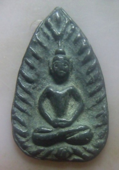 **เบา​ๆ​**พระร่วงนั่งพิมพ์รัศมี เนื้อชิน เก่าๆ ไม่ทราบที่**เนื้อจัด สวยๆ เชิญชมครับ