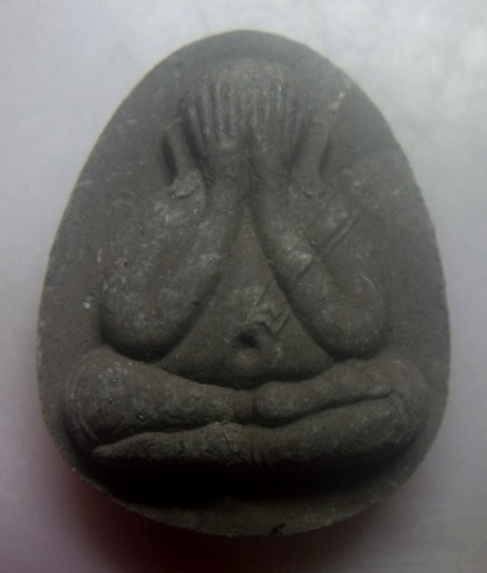 **เบาๆ**พระปิดตาเมตตามหาลาภ เนื้อผงผสมว่าน หลวงพ่อจำเนียร วัดถ้ำเสือ จ.กระบี่**สวยๆ