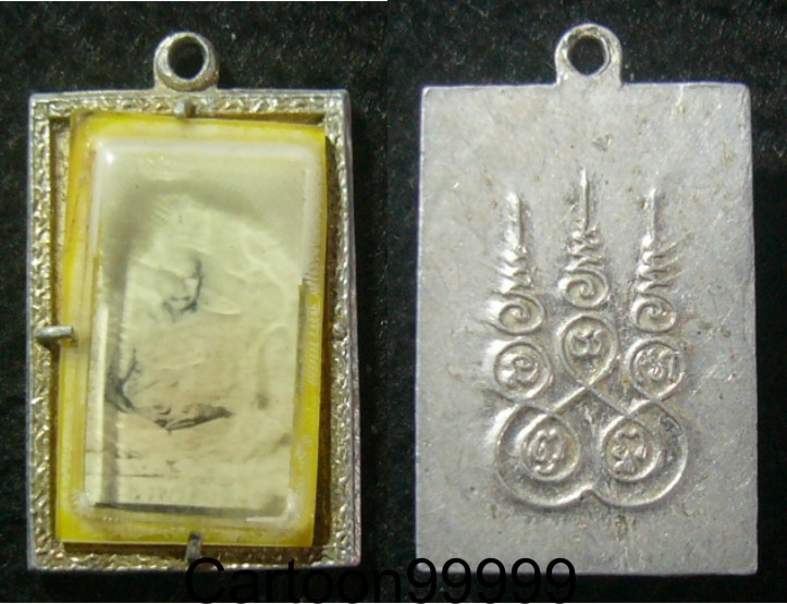 ล็อกเก็ตเก่า หลวงปู่ศรีทัต วัดพระธาตุสามหมื่น ชัยภูมิ ปี ๑๔ ครับ เดิมๆ หายากมากครับผม