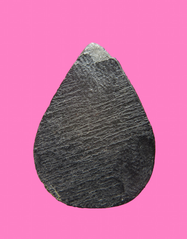 พระกลีบบัว เนื้อผงดำ