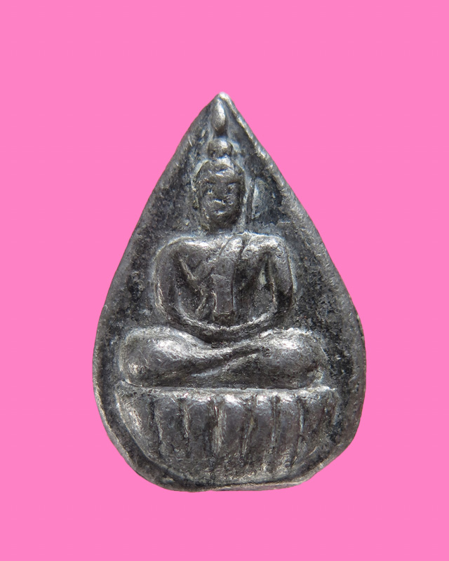 พระกลีบบัว หลังนาคปรกใบมะขาม เนื้อตะกั่วชุบรัก เก่า