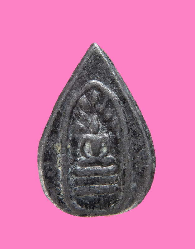 พระกลีบบัว หลังนาคปรกใบมะขาม เนื้อตะกั่วชุบรัก เก่า