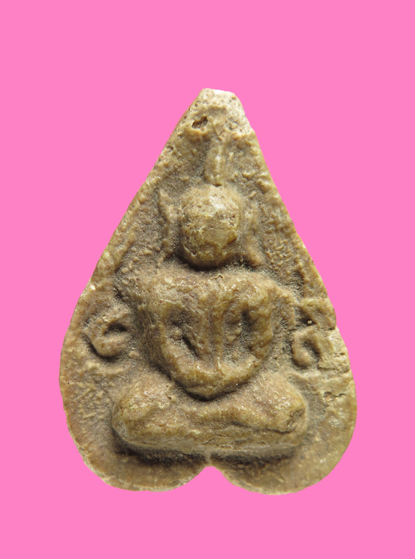 พระกลีบบัวใหญ่ เนื้อผง ข้างยันต์อุ หลังยันต์  (สูงประมาณ 4 นิ้ว)