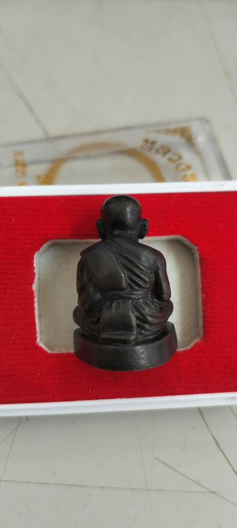 รูปเหมือนลอยองค์ หล่อตัน หลวงพ่อทวด วัดทรายขาว ปี2537 เนื้อนวะโลหะ สร้าง 2537องค์ ตอกโค๊ตนะ หมายเลข 