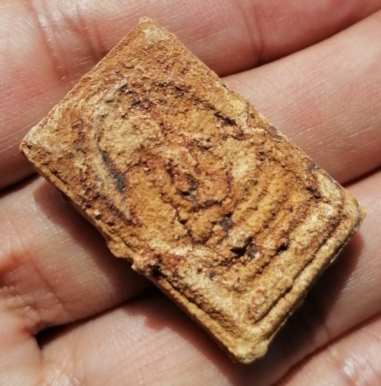 สมเด็จบางขุนพรหมแช่น้ำมนต์​ พิมพ์ฐานแซม วัดบางขุนพรหม​ พร้อมกล่องเดิม ปี 2547 เคาะเดียว