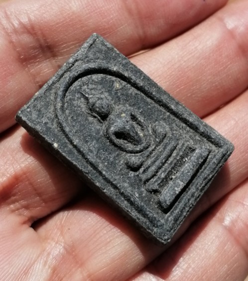 พระสมเด็จพิมพ์ใหญ่(เอวเล็ก)​ หลังพระสิวลี​ เนื้อเผงใบลาน​ หลวงพ่อกวย​ วัดโฆษิตาราม​ ปี​ 2515 เคาะเดี