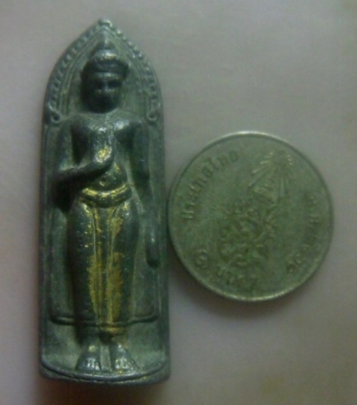 **เบาๆ**พระร่วงยืน ปางประทานพร หลังลายผ้า เนื้อชินตะกั่วปิดทอง หล่อเก่า ไม่ทราบที่**สวยๆ เชิญชมครับ