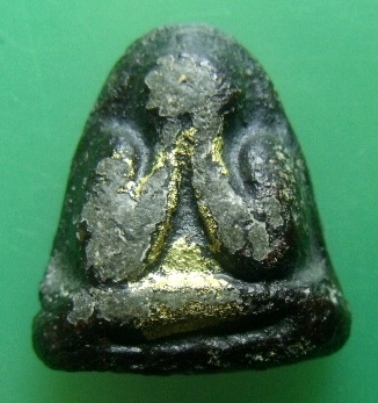 **เบา​ๆ​**พระปิดตาหลังแบบ เนื้อผงใบลานลงรัก แห้งเก่า ไม่ทราบที่**เชิญชมครับ