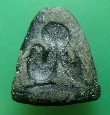 **เบา​ๆ​**พระปิดตาหลังแบบ เนื้อผงใบลานลงรัก แห้งเก่า ไม่ทราบที่**เชิญชมครับ