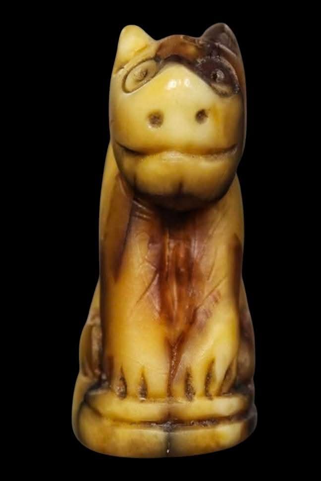 เขี้eวเสืoแกะรูปเสือ(ตัวเล็ก) มีรอยจารรอบตัว