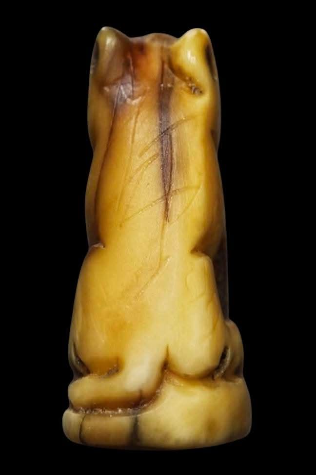 เขี้eวเสืoแกะรูปเสือ(ตัวเล็ก) มีรอยจารรอบตัว