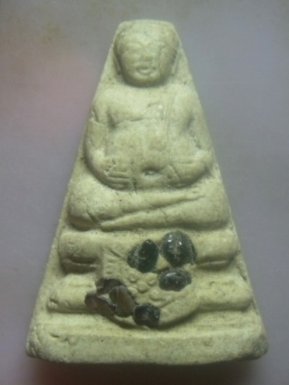 **เบา​ๆ​**พระสังกัจจายน์ เนื้อผงฝังพระธาตุ เก่าๆ ไม่ทราบที่**เนื้อจัด สวยๆ เชิญชมครับ 