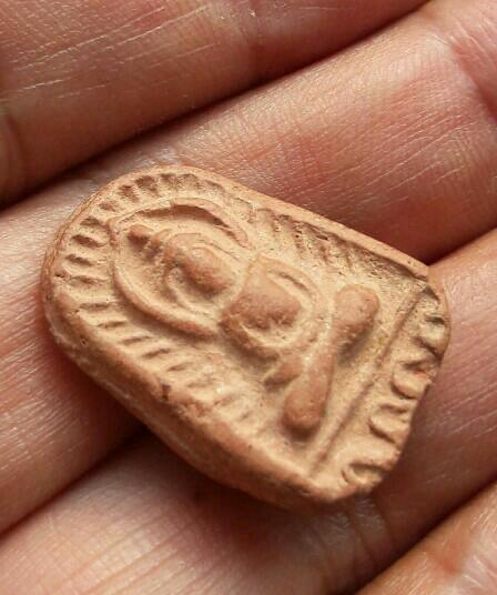 พระซุ้มกอหลวงพ่อสว่าง เนื้อดินเผา​ วัดท่าพุทรา​ จ.กำแพงเพชร เคาะเดียว