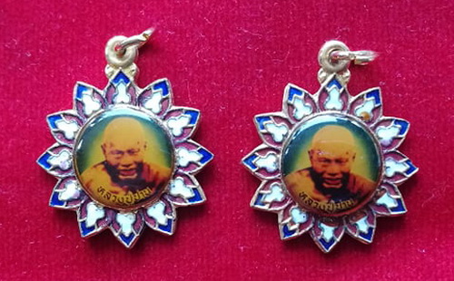  ล็อกเก็ตหลวงพ่อปาน หลังยันต์ คลองด่าน สมุทรปราการ สวยงาม รวม 2 องค์