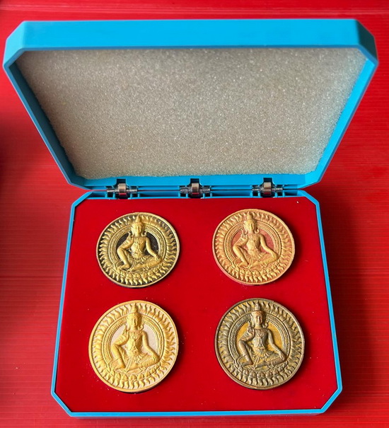 จตุคาม รุ่น"สิริสมบัติ ๕๐" โรงเรียนวัดบวรนิเวศ ชุดเนื้อว่านพิเศษ พิมพ์ใหญ่ 5 ซม. พร้อมกล่องสวยหรู "