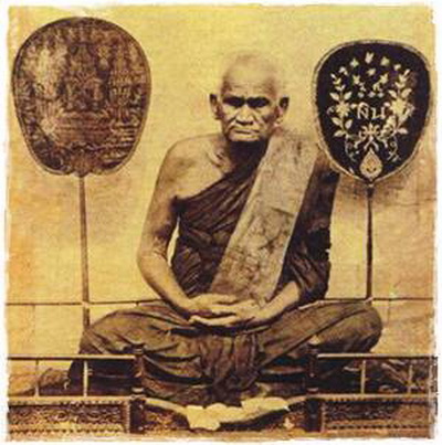 รูปเหมือนหลวงพ่อเงิน บางคลาน พระบูชา ตั้งหน้ารถ หน้าตัก 2 ซม. ปี 2547 พระสวยน่าบูชา