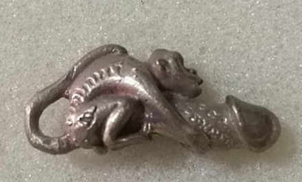 เคาะเดียวแดง  ลิงขี่ปลัดขิก หลวงพ่อเส็ง สวยเดิม