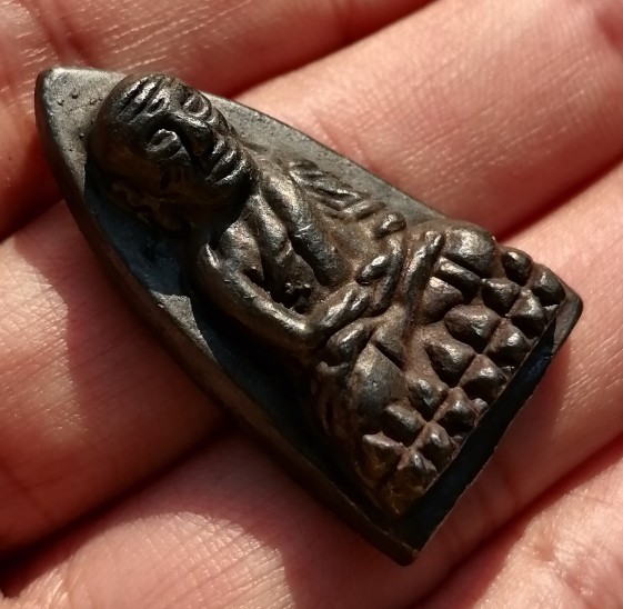 หลวงพ่อทวด พิมพ์เตารีด วัดในหาน เนื้อนวะโลหะ นะ 9 โค๊ด 2 ในหาน 1 กรรมการ จ.ภูเก็ต ปี 2536 เคาะเดียว