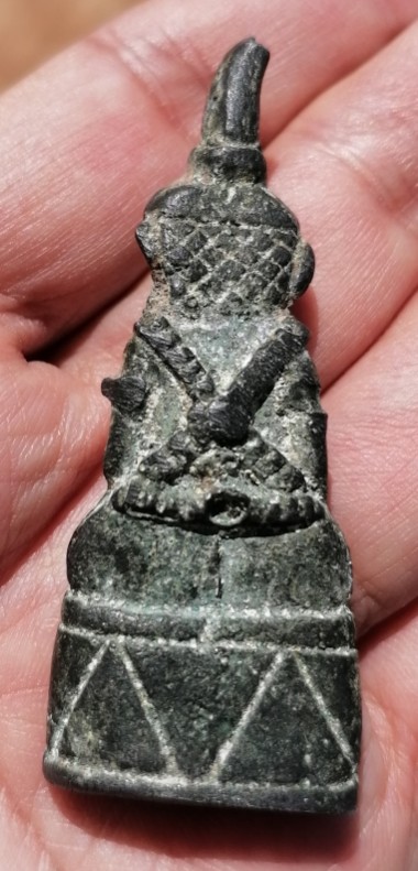 งั่งตาโปน​ เกศขวา เนื้อสำริดเก่าๆ​ ไม่ทราบแหล่งที่มา เคาะเดียว   