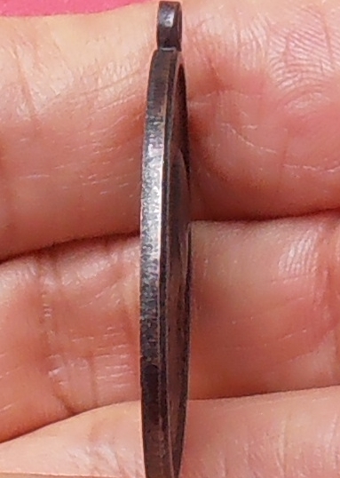 เหรียญหลวงพ่อแดง หลวงพ่อเจริญ วัดเขาบันไดอิฐ เพชรบุรี ปี ๒๕๑๒