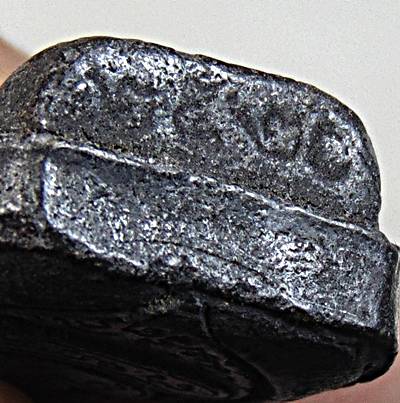 พระผงหยดน้ำบัวข้างท่านเจ้าคุณนร ปี ๒๐