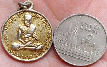 *เหรียญหลวงปู่ทวด วัดช้างให้ รุ่นไหว้ครู ปี๒๕๐๕ เนื้ออลูมิเนียม (ขาปิ่นโต) กะไหล่ทอง*