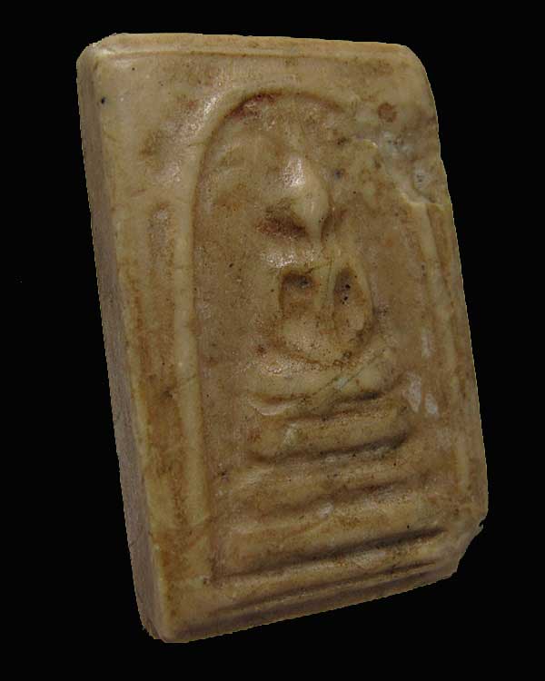 พระสมเด็จมฤคทายวัน พิมพ์ปรกโพธิ์ใหญ่ หลังยันต์ตรีนิสิงเห เนื้อผงน้ำมัน ปี 2466 