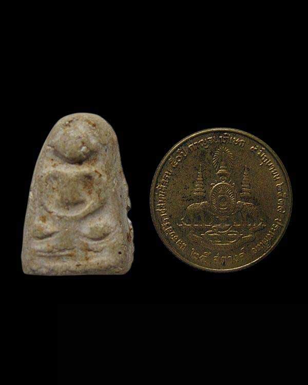 พระเพชรกลับ เจ้าคุณทักษิณคณิศร (สาย ปุญญคงโค) เนื้อผง วัดอินทาราม (วัดใต้) กทม.