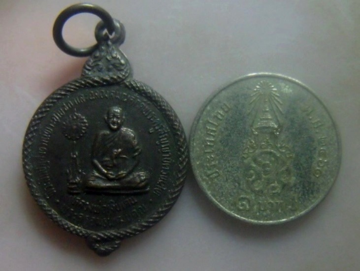 **เบาๆ**เหรียญรุ่น ๑ หลวงพ่อเงินเด่น วัดขุนทิพย์ อ.อุทัย จ.อยุธยา ปี ๒๕๓๕**สวยๆ