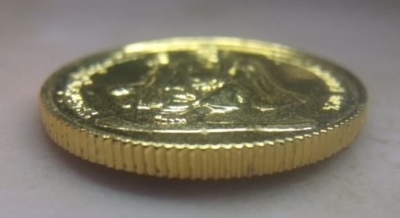 **เบา​ๆ**เหรียญพระอรหันต์ราหุล (ปางอุ้มพระเจดี) วัดสุทัศน์ หลังตราในหลวงครองราชย์**กะไหล่ทอง ตอกโค้ด