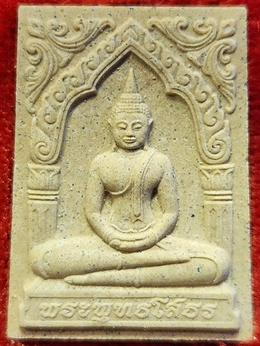 วัดโสธรวรารามวรวิหาร ฉะเชิงเทรา พระผงหลวงพ่อโสธร พิมพ์ซุ้มกนก รุ่นสร้างพระอุโบสถ 2544 พิมพ์ใหญ่