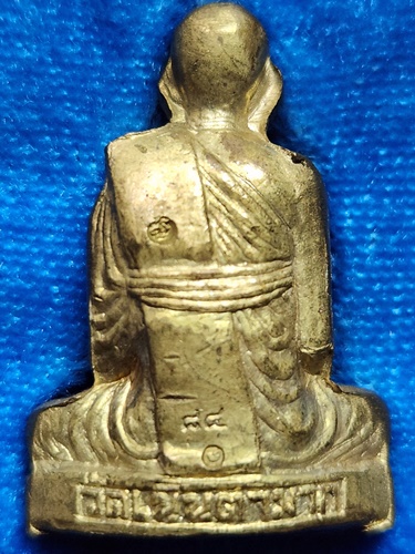 วัดเนินตามาก จังหวัดชลบุรี รูปเหมือนปั๊ม หลวงปู่ม่น (ธัมมจิณโณ) รุ่น: ฉลองอายุครบ 84 ปี (7 รอบ) 2537