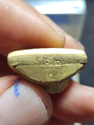 วัดเนินตามาก จังหวัดชลบุรี รูปเหมือนปั๊ม หลวงปู่ม่น (ธัมมจิณโณ) รุ่น: ฉลองอายุครบ 84 ปี (7 รอบ) 2537