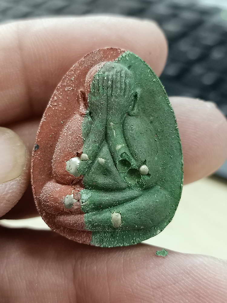 4-586 พระผงปิดตารวยไม่หยุด 168 หลวงปู่อิ่ม วัดทุ่งนาใหม่ จ.นครศรีธรรมราช 2566 หมายเลข 87 กล่องเดิม