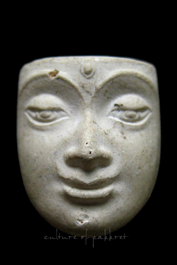 หน้าพระพุทธ เนื้อผง พระอาจารย์หนุ่ม วัดบางแวก (2065)