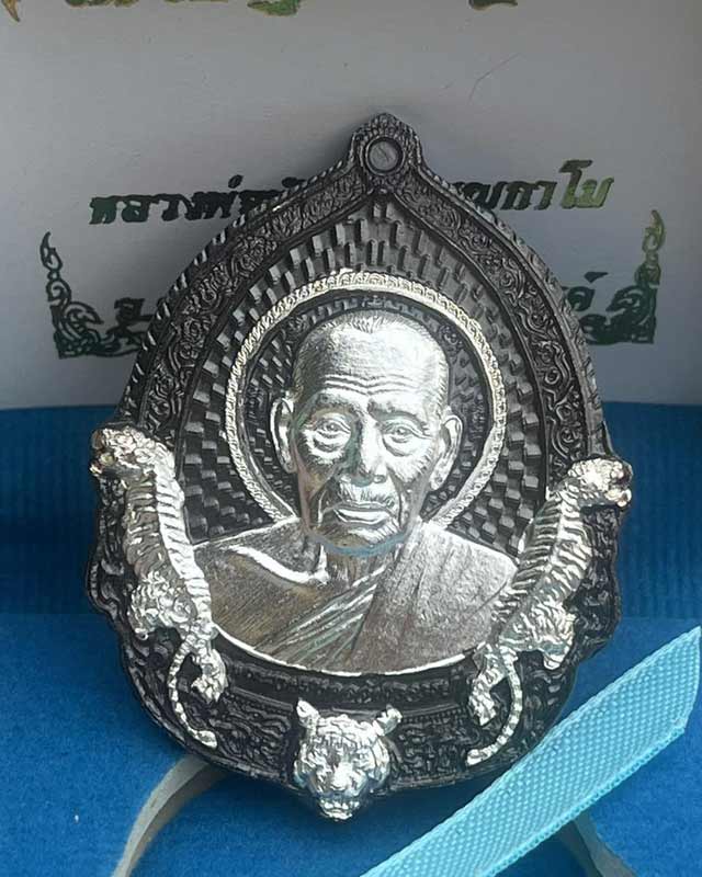 หลวงพ่อพัฒน์ ปุญฺญกาโม วัดห้วยด้วน จ.นครสวรรค์ หลัง หลวงพ่อเดิม แบลคโรเดียม เลข 127