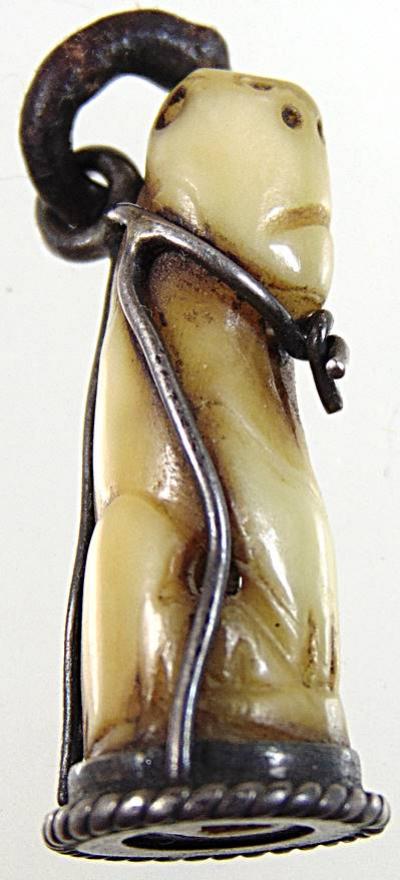 เสือแกะจากเขี้ยว เลี่ยมซุ้มเงิน