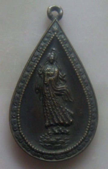 **เบาๆ**เหรียญพระโพธิสัตว์อวโลกิเตศวรกวนอิม มูลนิธิธารทิพย์-ธารธรรม เพื่อเด็กกำพร้า-คนชรา ปี ๒๕๓๖**