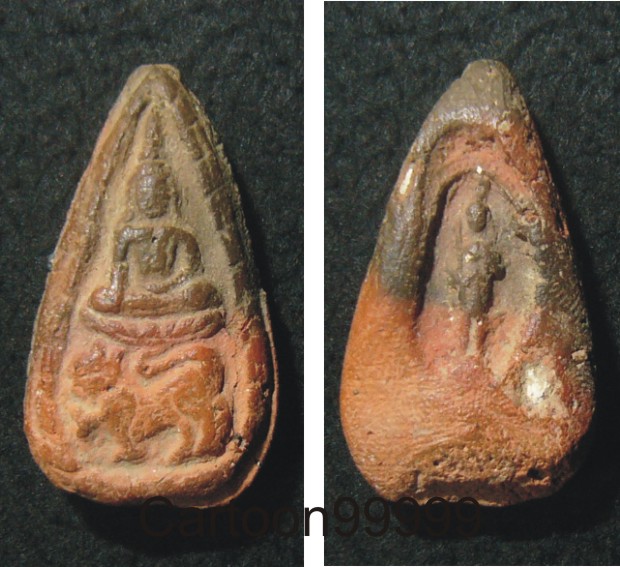 พระพุทธทรงสิงห์ หลังพระสยามเทวาธิราชครับ เนื้อดินผ่าน ๒ สีครับ สภาพสวย เปิดเบาๆ ครับผม   