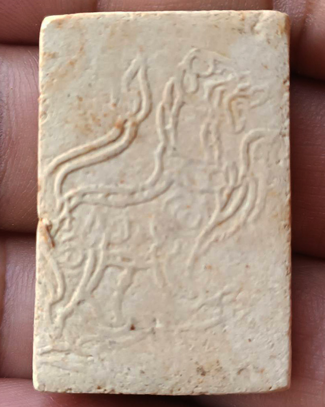 7.สมเด็จหลังสิงห์ หลวงปู่บัว วัดบางเป้ง ชลบุรี ผสมผงเก่าบางขุนพรหม พระชุดนี้คนเมืองชลรู้จักกันดีครับ