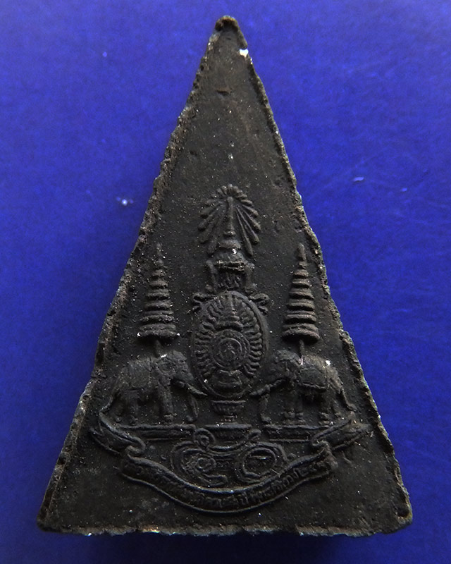 13.พระกำลังแผ่นดิน พิมพ์คะแนน (เล็ก) มวลสารจิตรลดา ในหลวงครองราชครบ 50 พรรษา พ.ศ. 2539 สร้างน้อยหายา