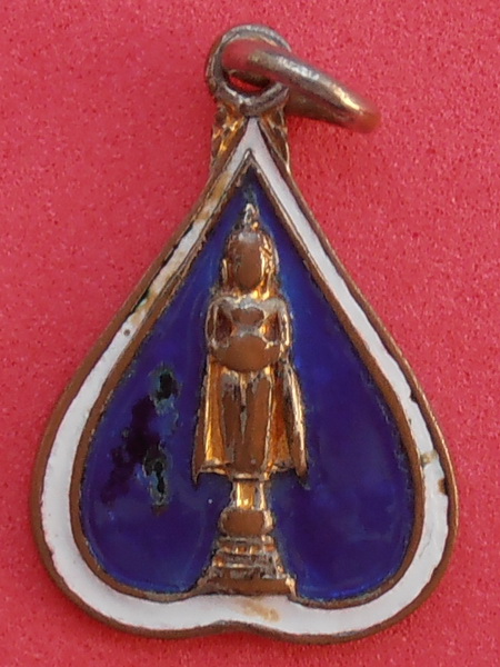 เหรียญหลวงพ่อบ้านแหลม ปี๒๕๒๕ ลงยาน้ำเงิน